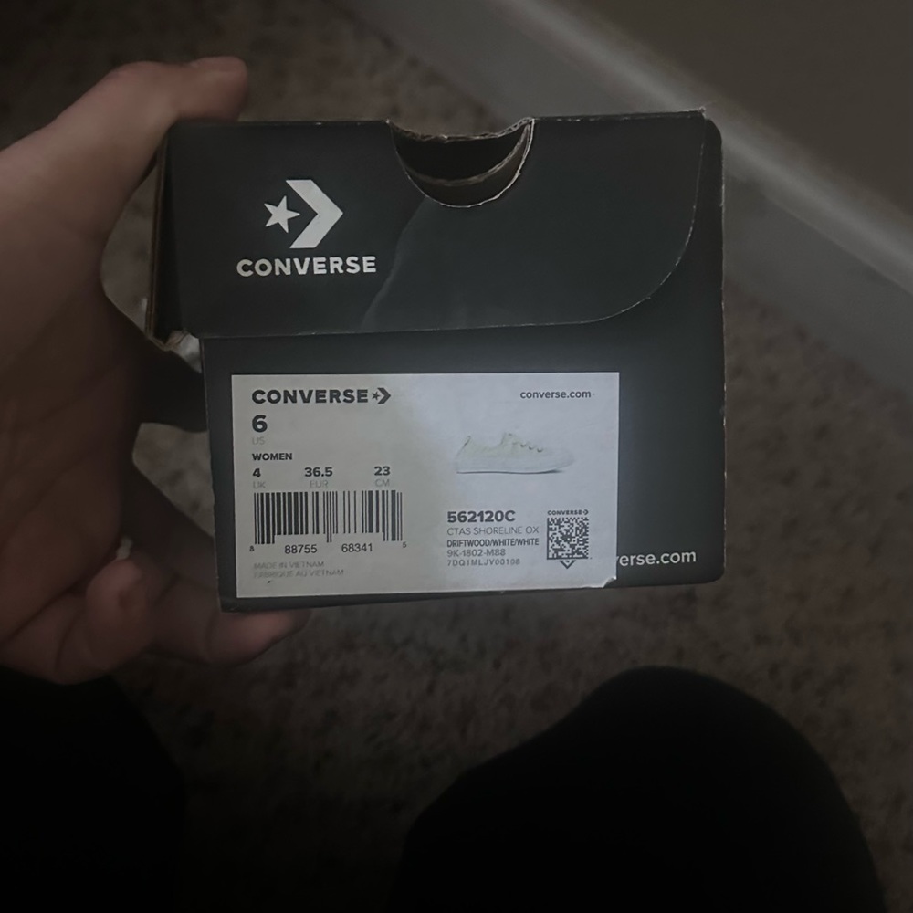 Brand new size 6 converse